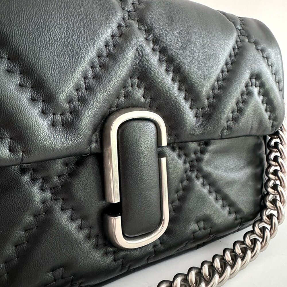 Marc Jacobs Black Quilted Crossbody Bag with Silver Chain - Picture 4 of 13